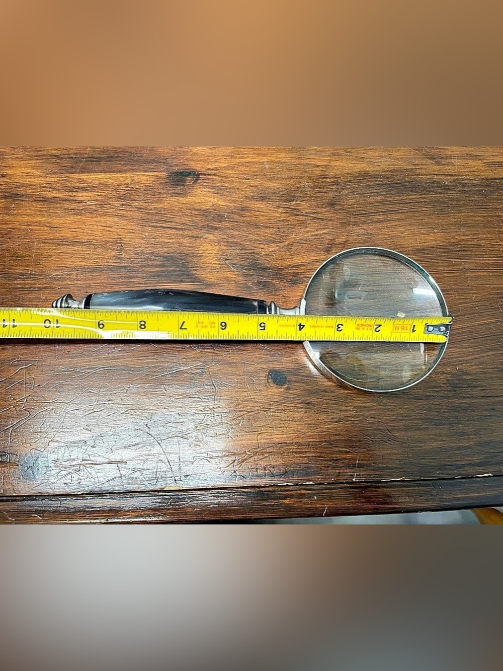 Vintage-style Handheld Magnifying Glass - Picture 4 of 4
